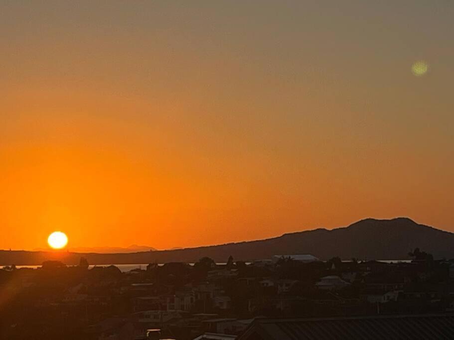 Luxury Seaside Village * Auckland